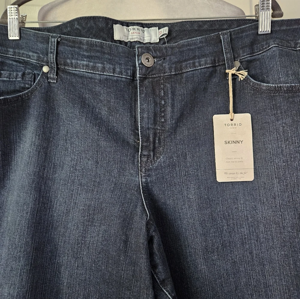 Torrid NWT Classic Skinny Jeans - Picture 2 of 6